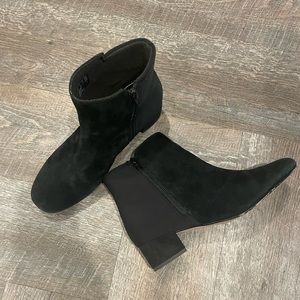 Ladies Clark’s Collection Suede Boots - Size 8.5
